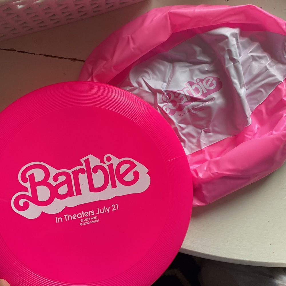 Barbie The Movie, premiere merch: beach ball, and frisbee